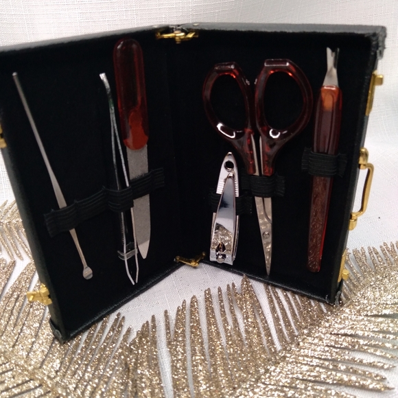 Mini suitcase grooming kit - Picture 2 of 3